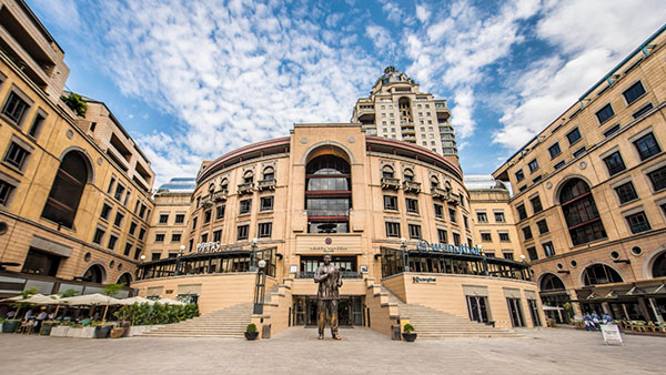 Take a selfie with the statue of Nelson Mandela at Nelson Mandela Square