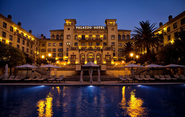 Watch a play and stay at the Palazzo Montecasino Hotel