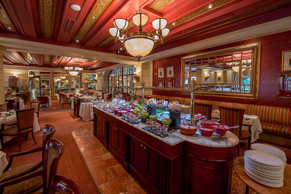 Toast someone's health at Piccolo Mondo